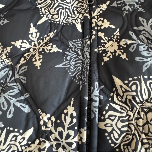 Eddie Bauer Women’s Snowflake Pattern Down Puffer Vest Faux Fur Collar Medium - Picture 6 of 9